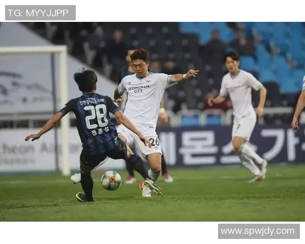 韩足总联赛精彩对决水原三星迎战济州联全力争胜