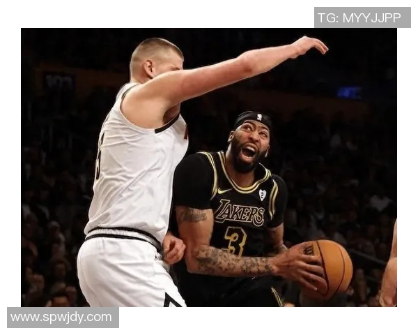 08季后赛湖人与掘金第四场激战回顾：关键时刻的决策与表现分析