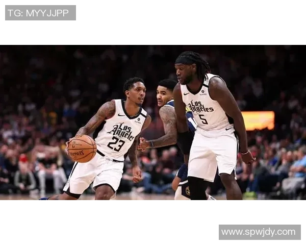 快船溃败勇士挖四元凶巨恶！卢首锅，小卡次锅，2内线被张狂针对